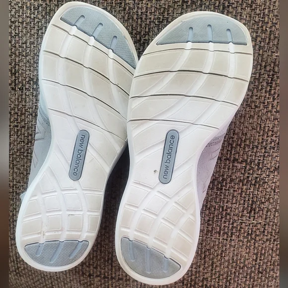 New Balance tennis shoes size 6 - Picture 3 of 4